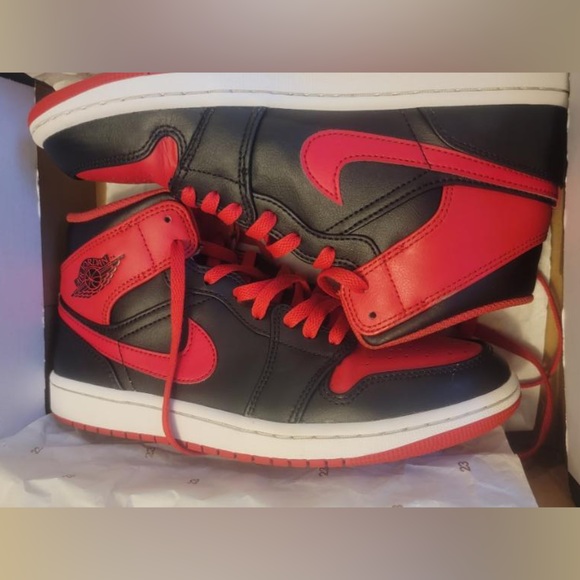 Reverse bred Jordan one mids - Picture 2 of 8